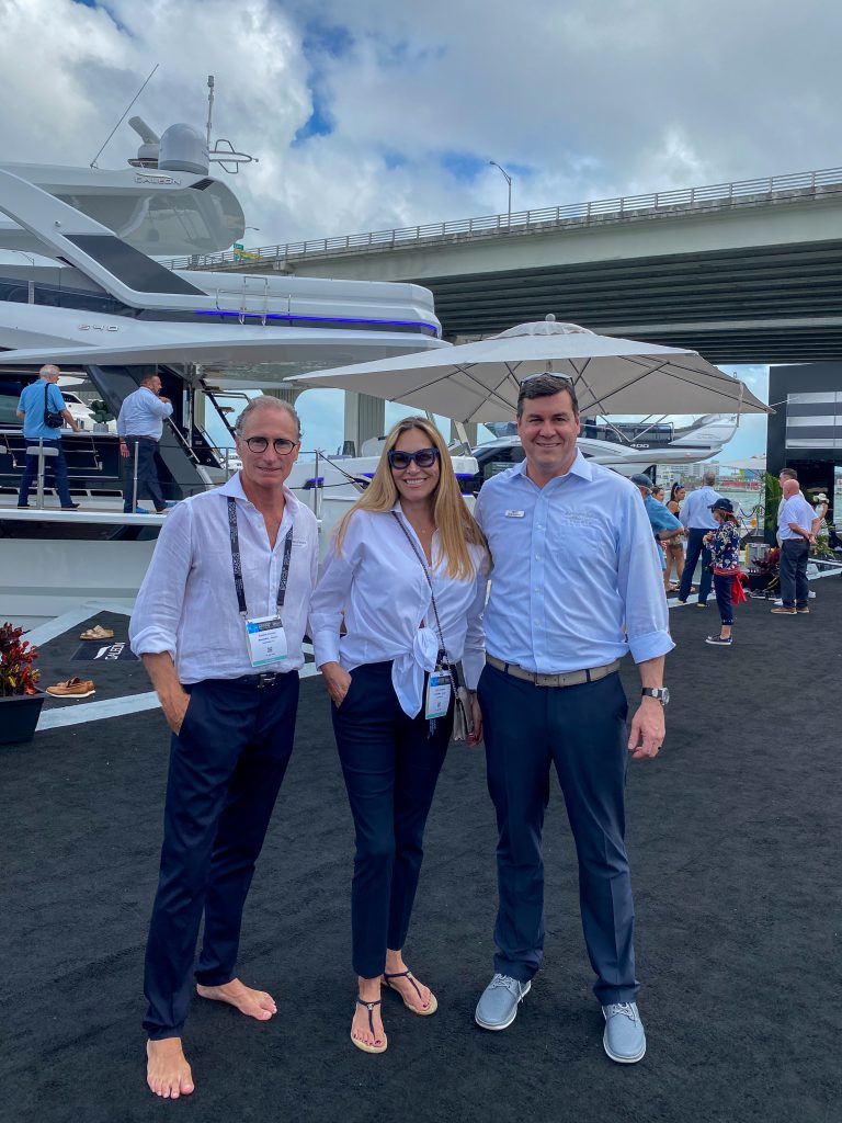 Roberto Camino representando a Galeon Yachts y Sirena Yachts en feria náutica internacional. Distribuidor oficial de yates de alta gama en México y el Caribe.