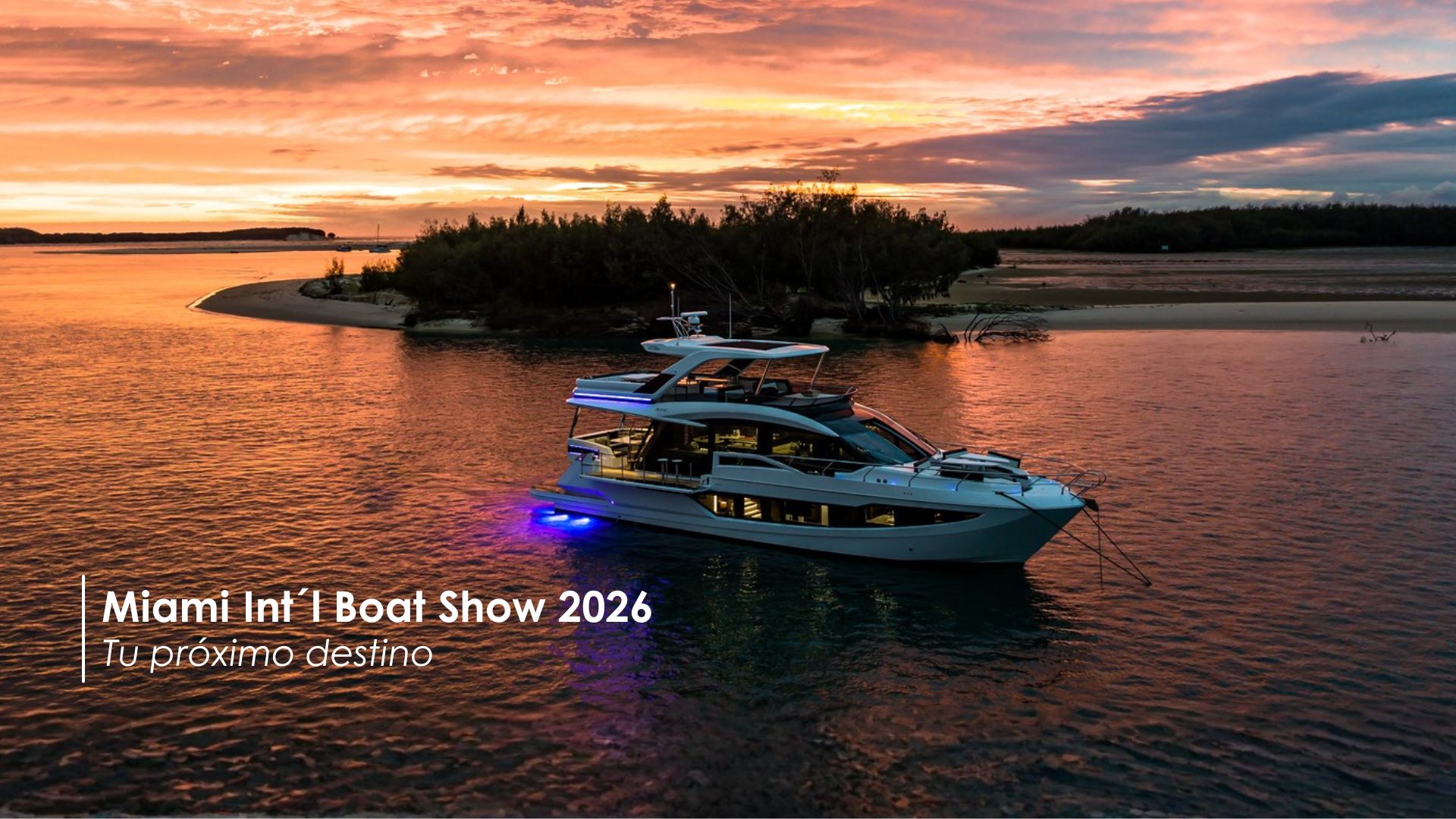 Galeon 640 FLY navegando en Miami Beach Yacht Collection Collins Avenue.