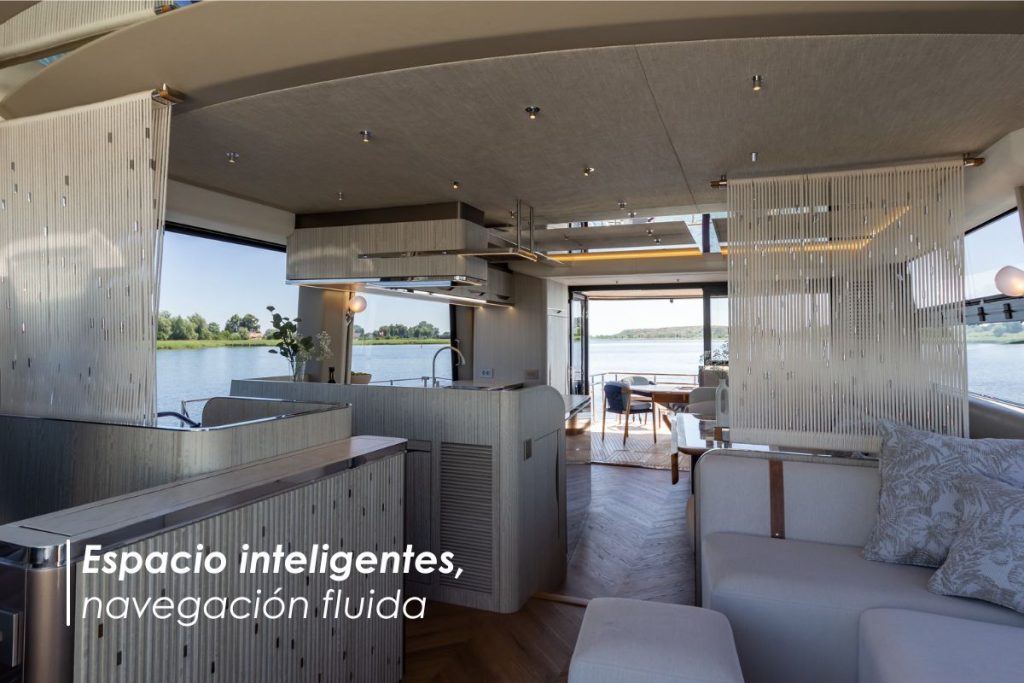 Distribución inteligente y espacios integrados en el interior de un yate de lujo Galeon Yachts.