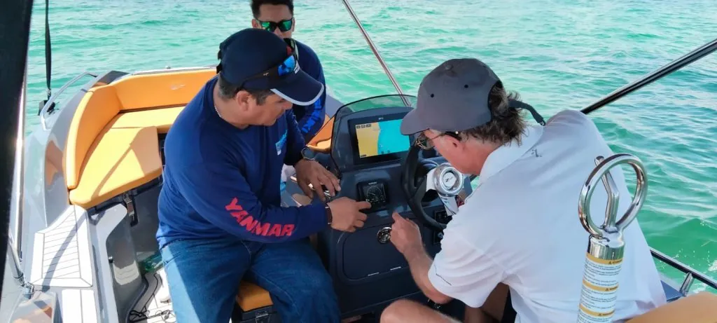 Yate de lujo Sirena Yachts navegando en el Caribe, parte del portafolio exclusivo seleccionado por Roberto Camino bajo criterios de arquitectura naval y rendimiento.