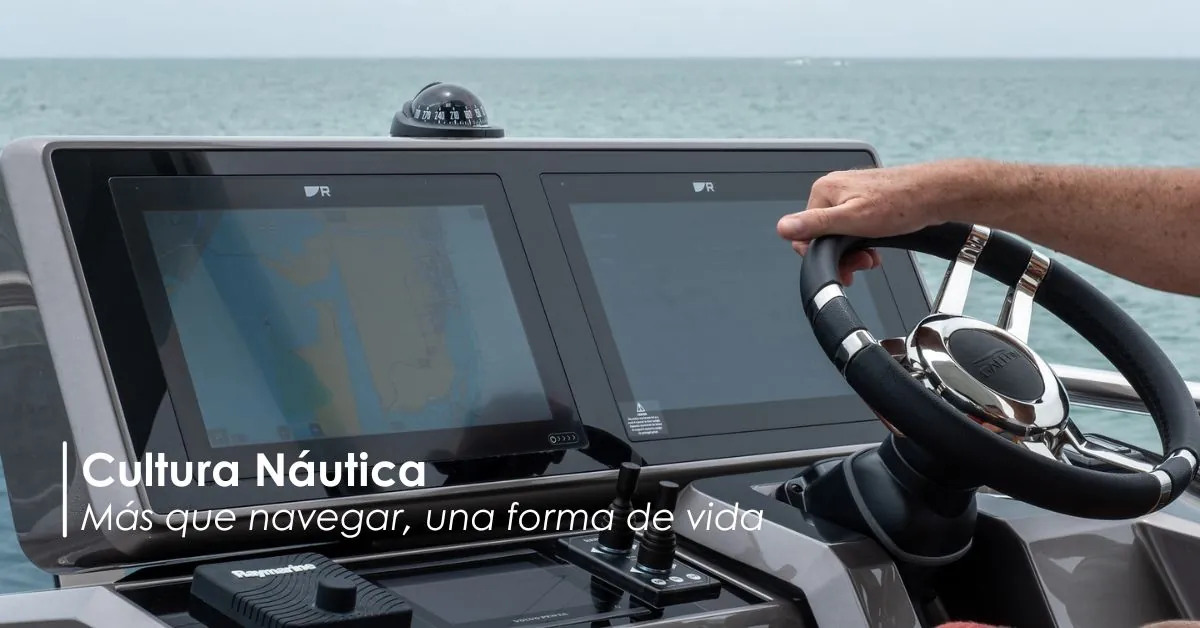 Timonel maniobrando una embarcación en el mar, representando la disciplina y los valores de la cultura náutica moderna.