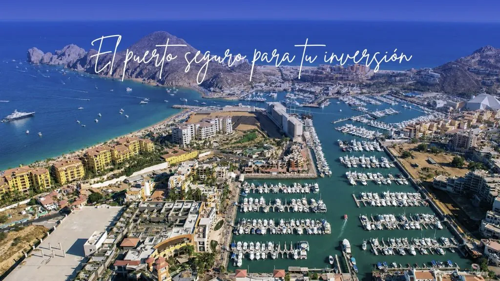 Vista aérea de una marina de lujo en México con yates atracados, mostrando excelente infraestructura y ubicación estratégica